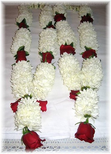 Simple white and red garland